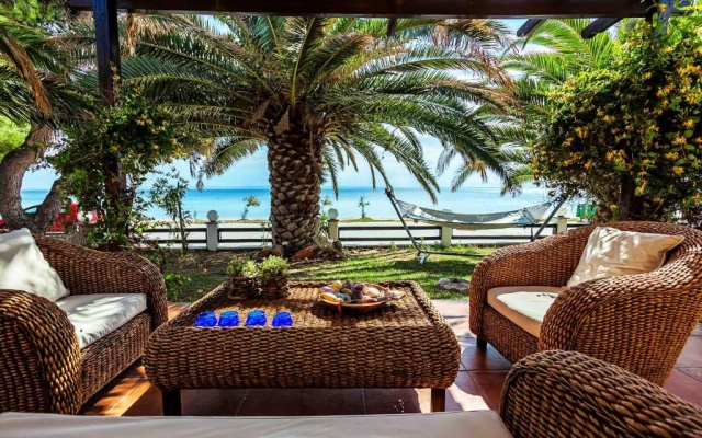 Nikiti Seaside Villas
