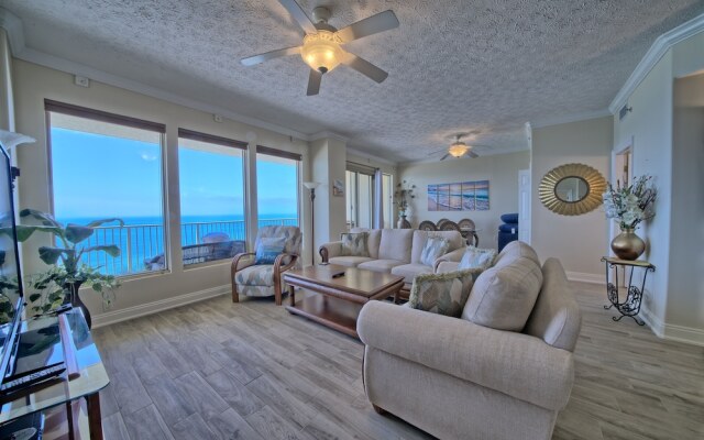 Marvelous Condo with Beachside Pool and Free Poolside WiFi - Unit 0902 by RedAwning