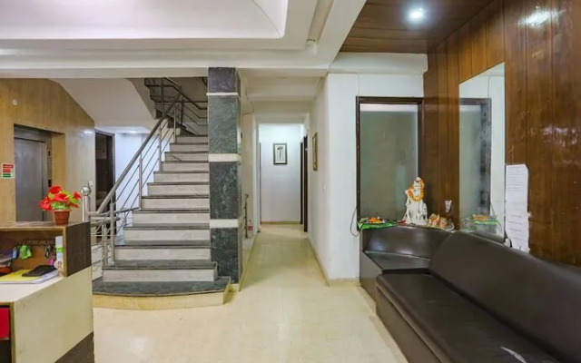 Fabhotel Grand Palace