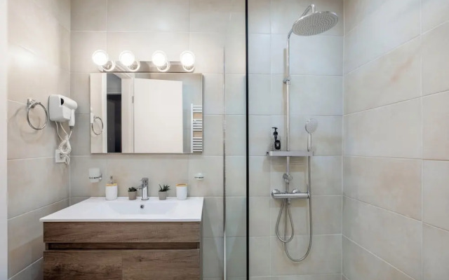 Glimmer 2-Bedroom Apartment in Athens