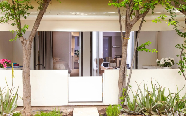 Sweet Suite Flora in Vouliagmeni