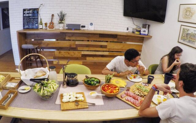 Master Chitow - Hostel