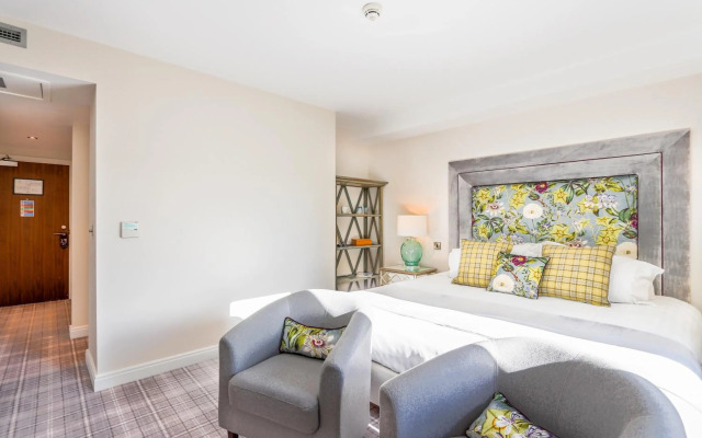 Peak Edge Hotel