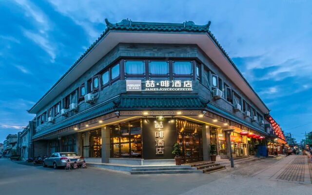 Choenix Hotel (Beijing Tiananmen Square Qianmen Street Subway Station)