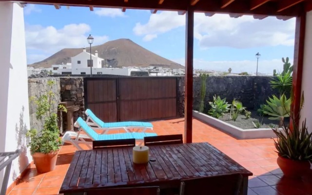 House With 2 Bedrooms in Tahiche, With Wonderful Mountain View, Privat