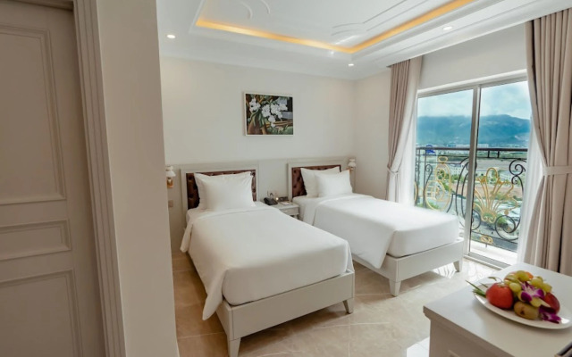 Skylight Hotel