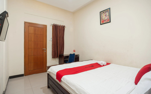 RedDoorz Plus near Universitas Indonesia
