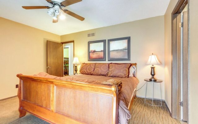 Deck & Boat Dock: Lakefront Getaway in Camdenton