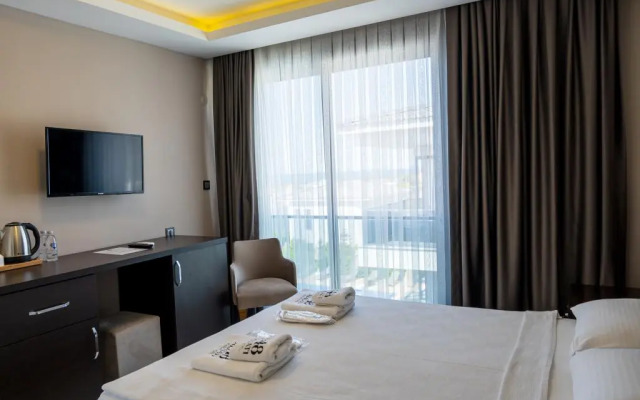 No 48 Alacatihotel