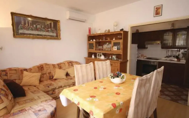 Apartment 773