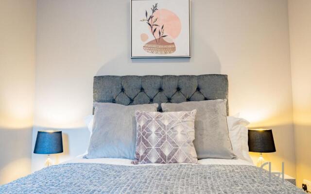 Worcester 1 Bed Apartment With Private Entrance