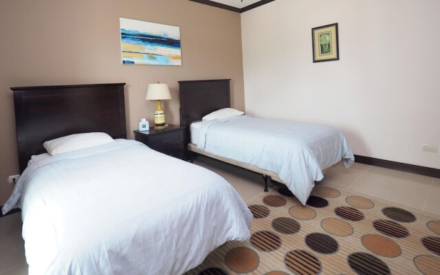 Condominio Diamante del Sol by CRHR