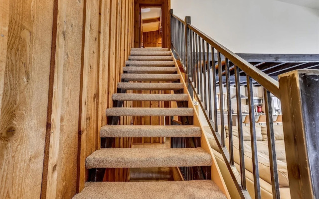 Red Feather 5 Bedroom Home by Redawning