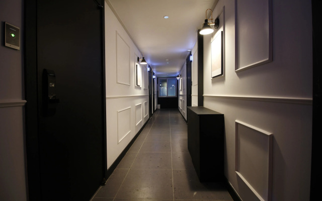 Bronze Hotel