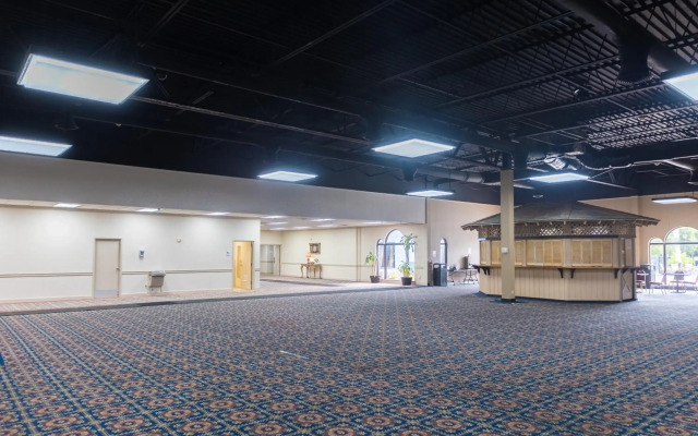 Cottonwood Suites Savannah Hotel & Conference Center