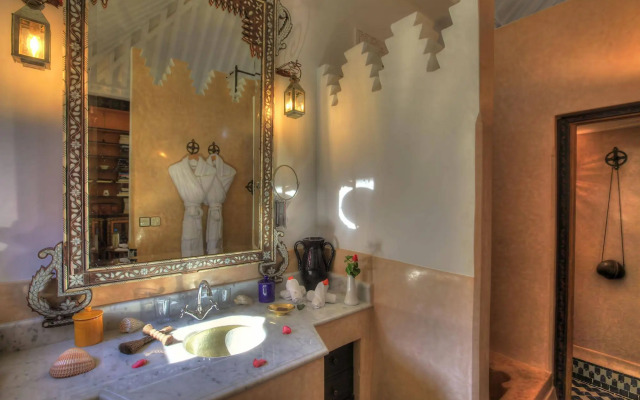 Riad Kaiss by Anika