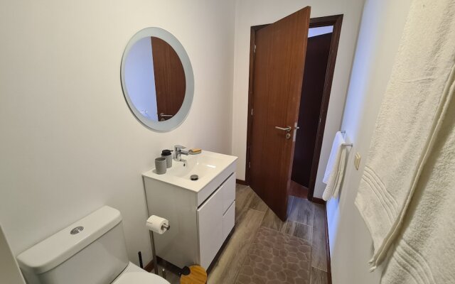 Charming 3-bed Apartment With sea & Mountain View