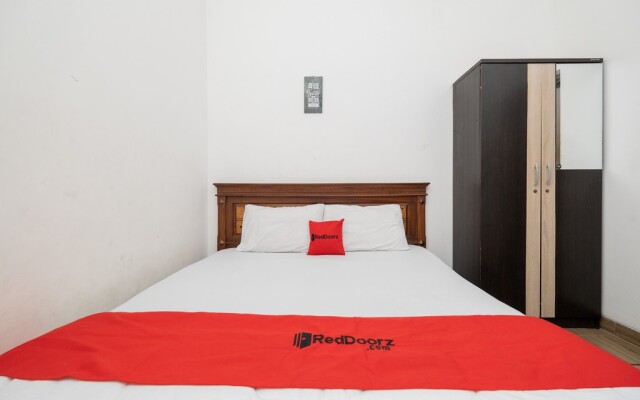 RedDoorz @ Nginden Surabaya