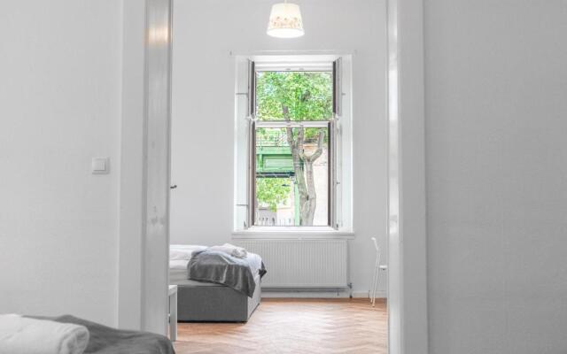 Classy 2BR Apt. w/ Exclusive Location near AKH