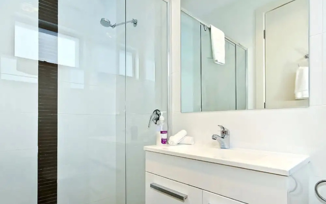 The Block Escape - Ocean Views no 6 – Bathroom – Victor Harbor