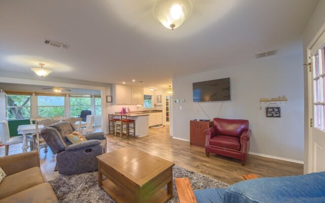 Guadalupe River Retreat RR 1324 4 Bedroom Home by RedAwning