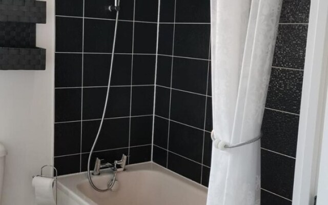 Olive and Carol's Beautiful 3-bed House in Walsall