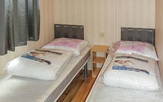 Nice Home in Heinkenszand With Wifi and 3 Bedrooms