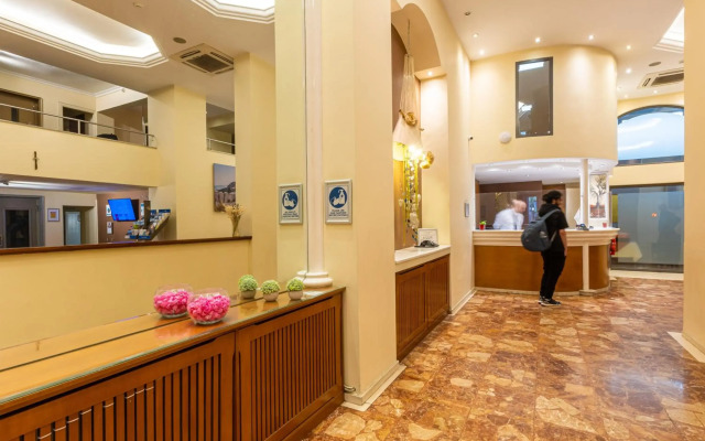 Marina Hotel 