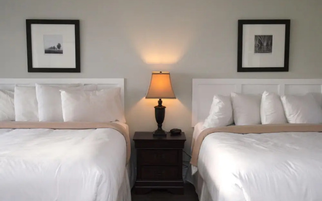 Sands on Golden Lake