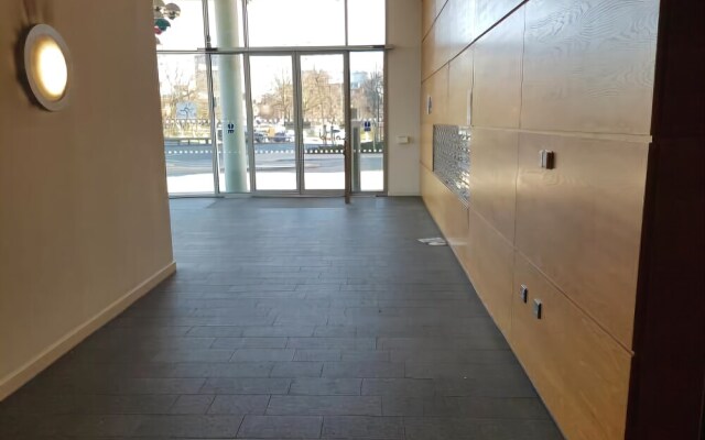 City Centre Hunsaker 3 Bedroom Serviced Apartment + Parking
