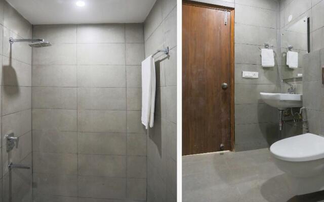 OYO 79600 The Premium Villa