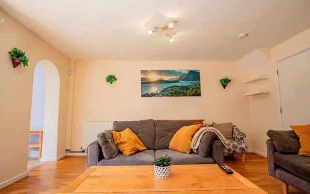 Host Stay Manfield Avenue