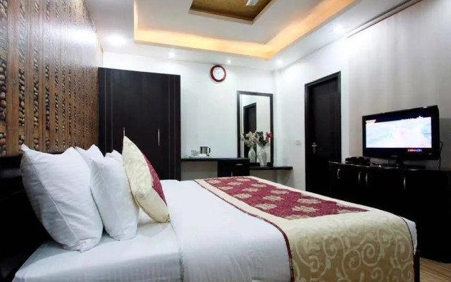 OYO 1908 Hotel Universe Inn