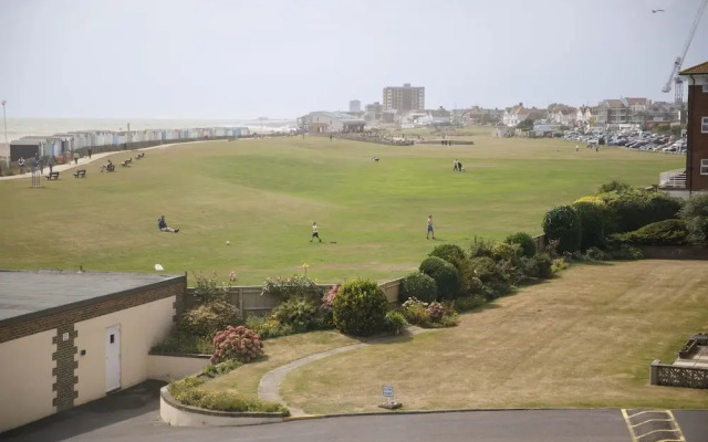 Lancing Seascape With Seaview By My Getaways