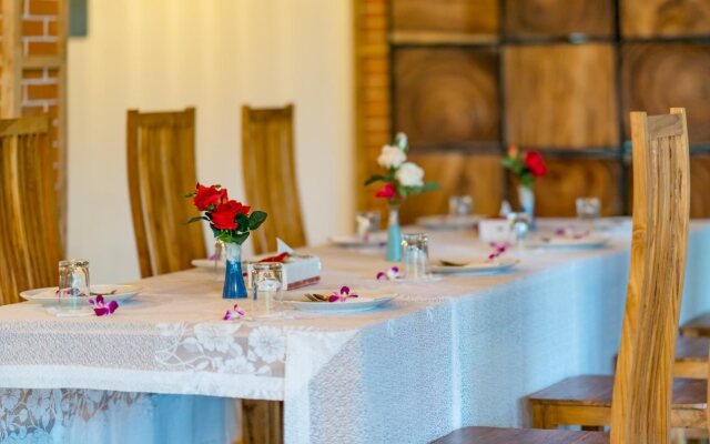Locals Villa Hotel