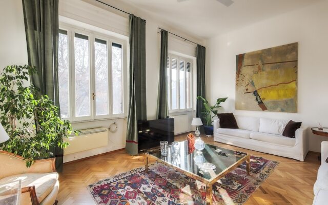 Popolo Square Luxury Two Bedroom Apartment