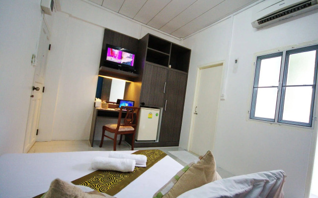 Riski Residence Bangkok