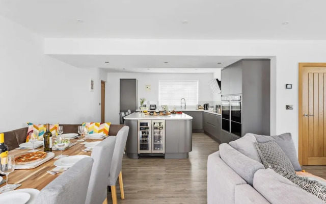 Greenacre - Close to Beaches With Hydropool spa