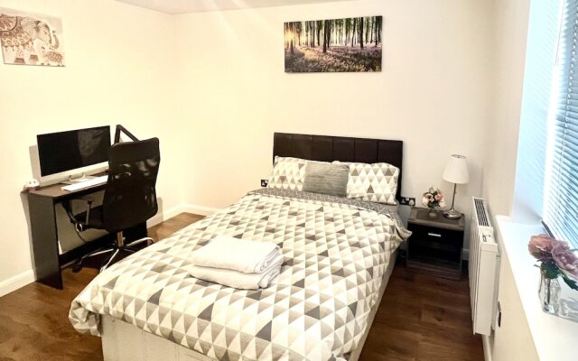 Captivating 2-bed Apartment in Bedford