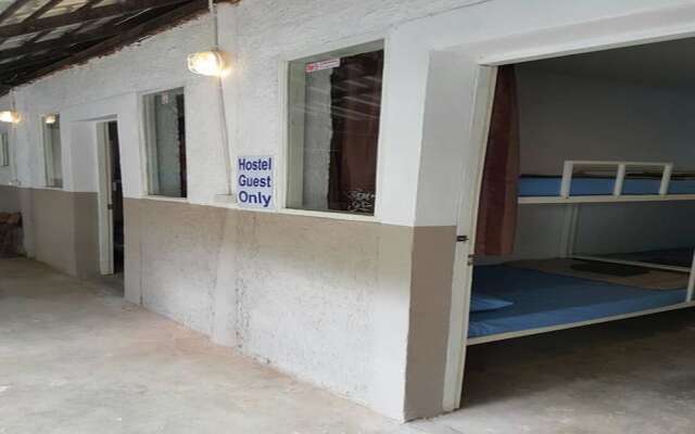 Shut Eye Party Hostel - Adults Only