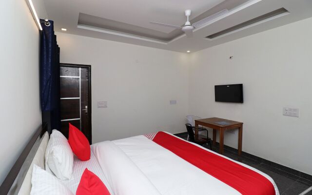 OYO 28576 Laxmi Residency