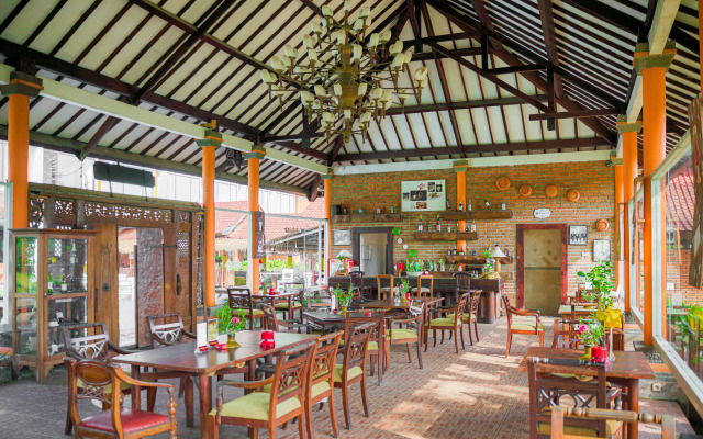 Royal Hotel and Villa Trawas