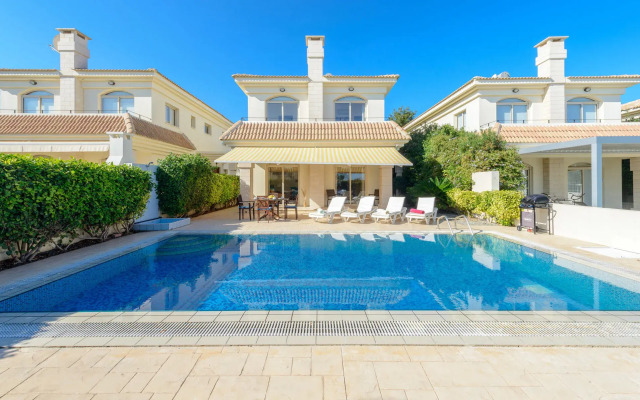 Ariadne Villa