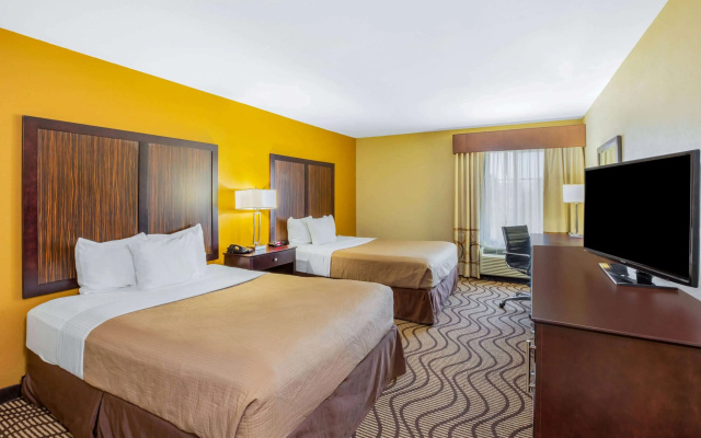 La Quinta Inn & Suites by Wyndham Floresville