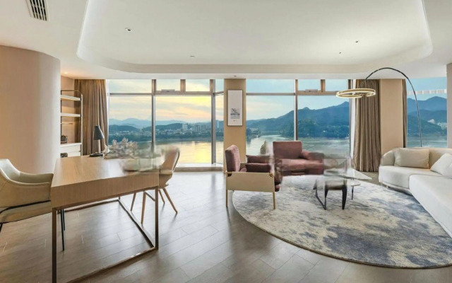 Atour Hotel Tonglu Fuchun River