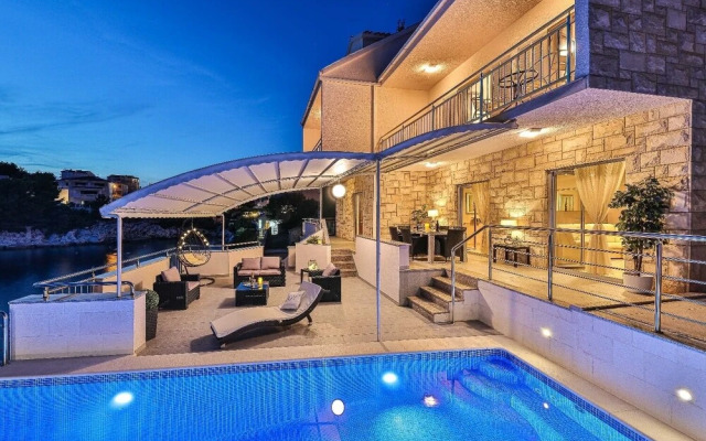 Peros - Heated Pool - H