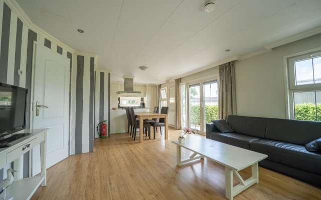 Well-kept chalet with dishwasher not far from the Biesbosch