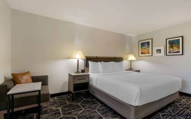 La Quinta Inn & Suites by Wyndham Des Moines West Clive