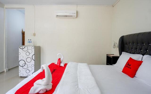 RedDoorz Plus Syariah at Alam Raya Hotel