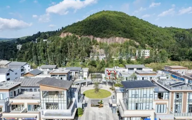 Hidden Rock Hot Spring Garden Hotel – Outside – Chuxiong